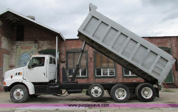 image for item F4882 1998 Ford L9T dump truck