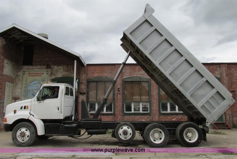 image for item F4882 1998 Ford L9T dump truck