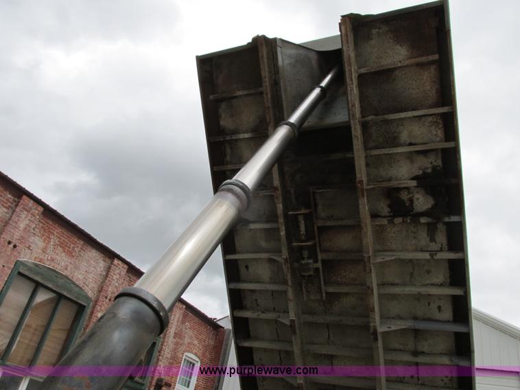 image for item F4882 1998 Ford L9T dump truck