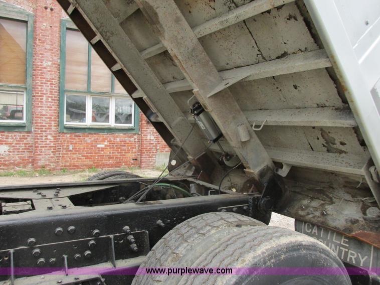image for item F4882 1998 Ford L9T dump truck