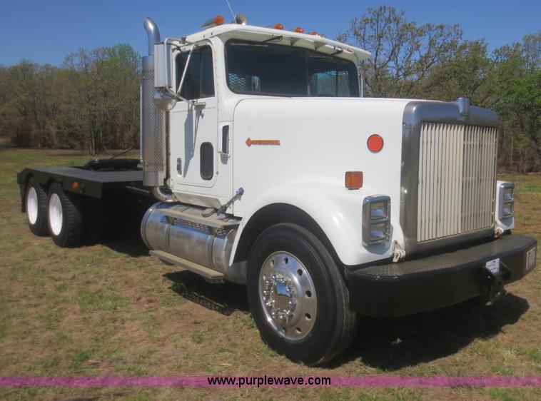 image for item F6907 1991 International F9370 winch truck