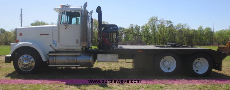 image for item F6907 1991 International F9370 winch truck