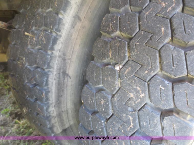 image for item F6907 1991 International F9370 winch truck