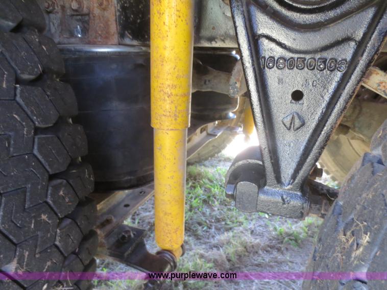 image for item F6907 1991 International F9370 winch truck