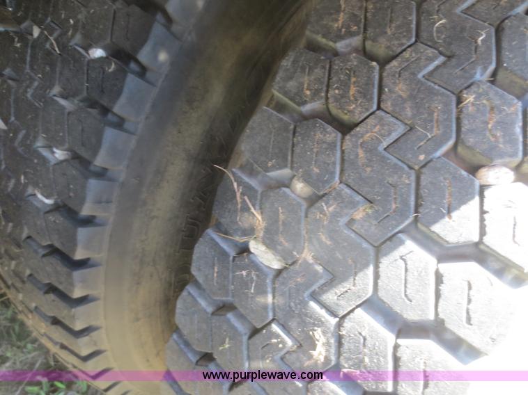 image for item F6907 1991 International F9370 winch truck