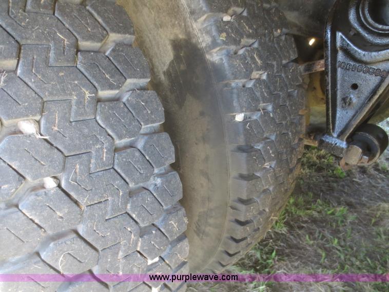 image for item F6907 1991 International F9370 winch truck