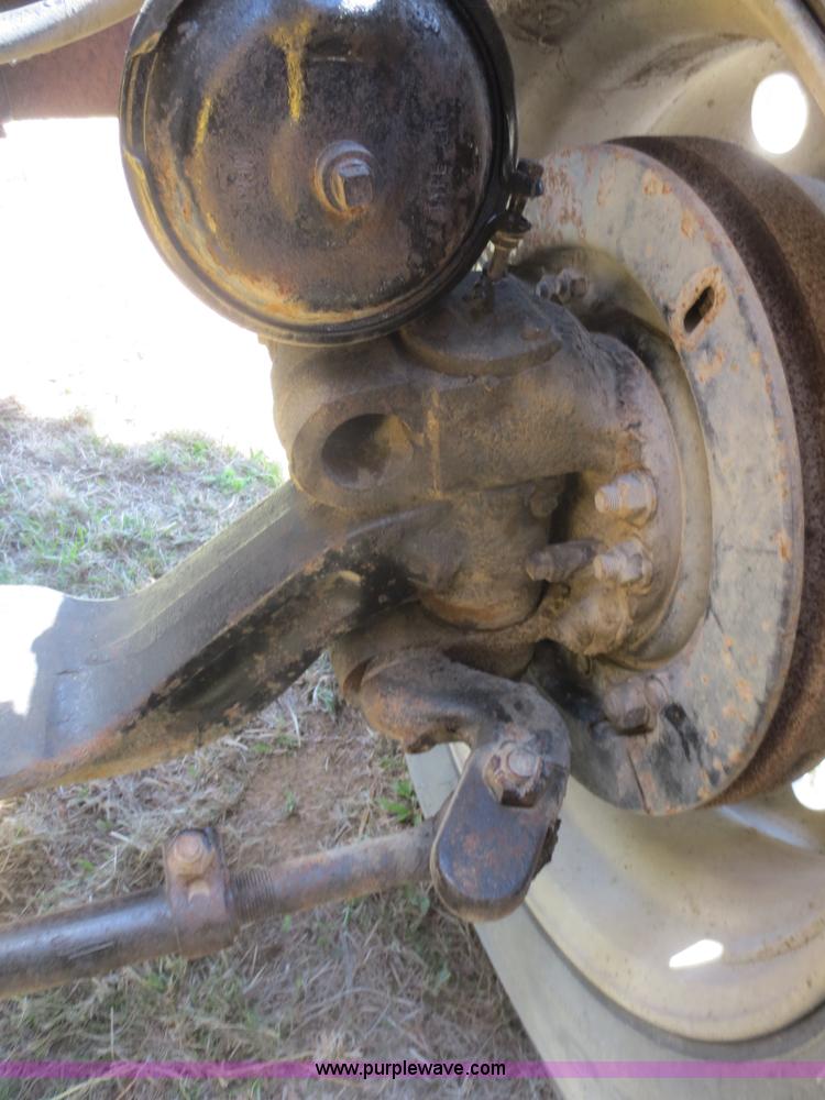 image for item F6907 1991 International F9370 winch truck