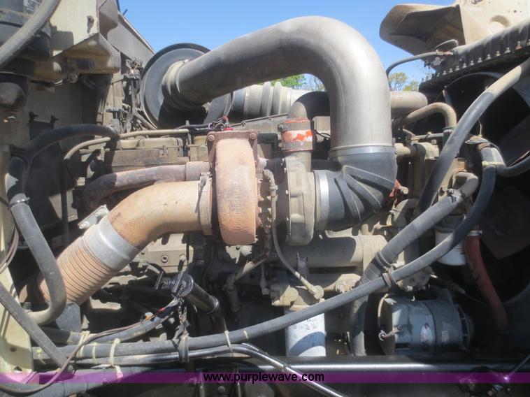 image for item F6907 1991 International F9370 winch truck