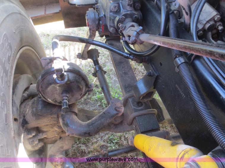 image for item F6907 1991 International F9370 winch truck