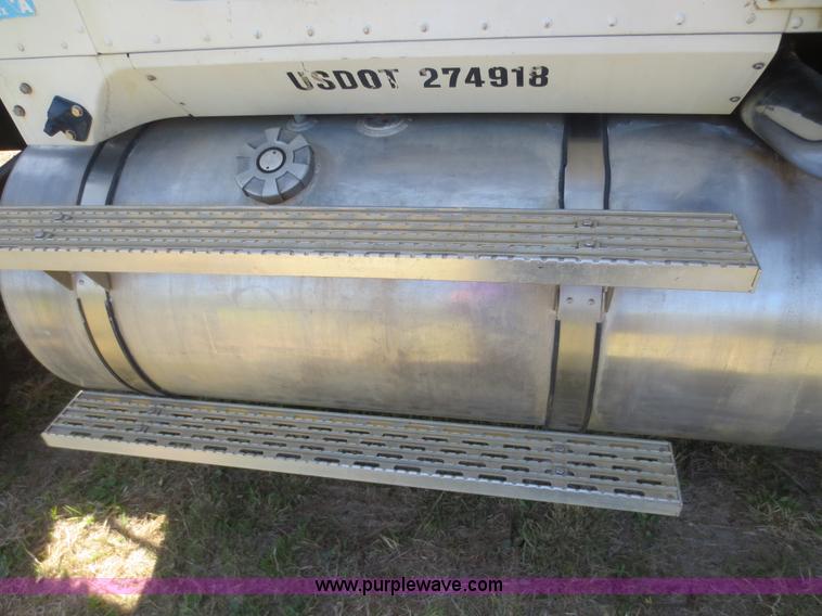 image for item F6907 1991 International F9370 winch truck