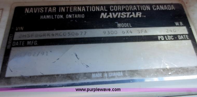 image for item F6907 1991 International F9370 winch truck