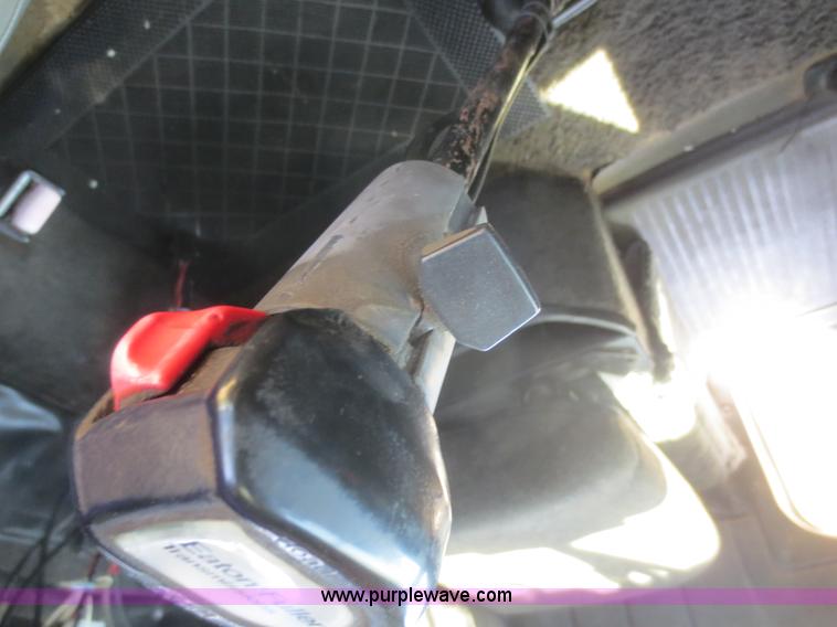 image for item F6907 1991 International F9370 winch truck