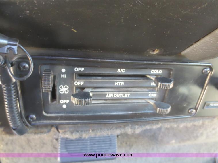 image for item F6907 1991 International F9370 winch truck