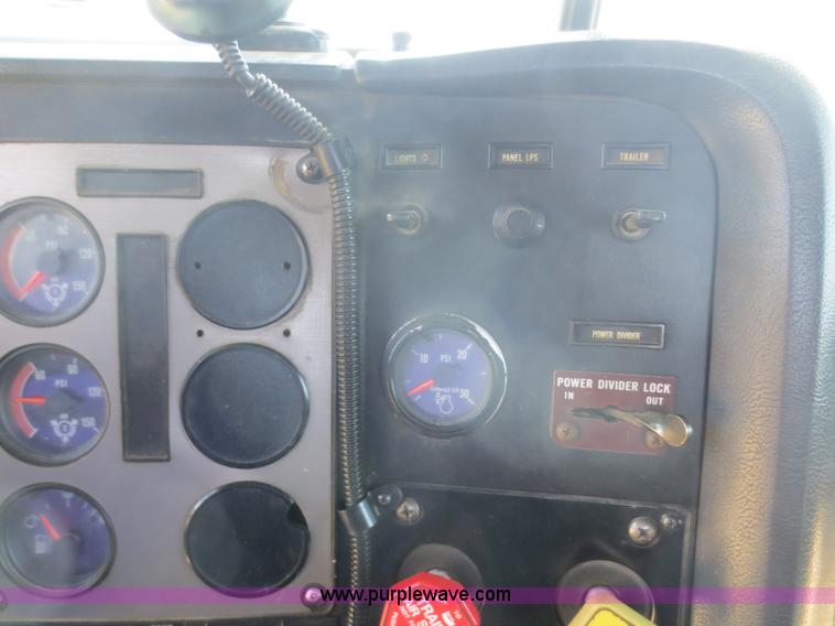 image for item F6907 1991 International F9370 winch truck