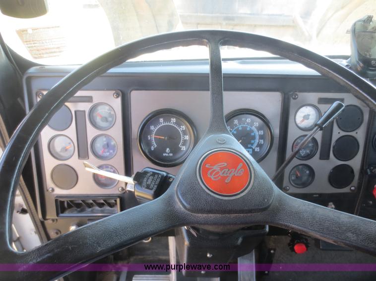 image for item F6907 1991 International F9370 winch truck