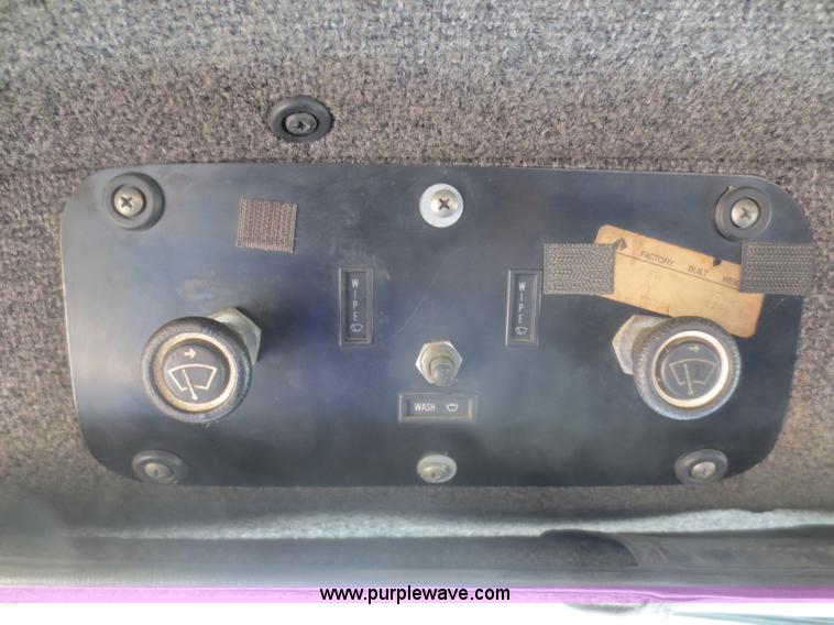 image for item F6907 1991 International F9370 winch truck