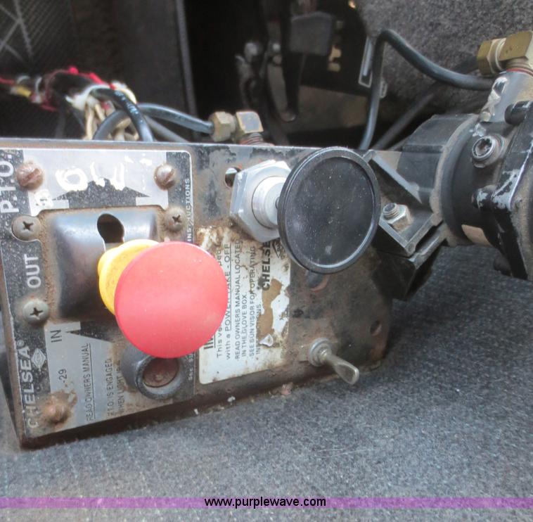 image for item F6907 1991 International F9370 winch truck