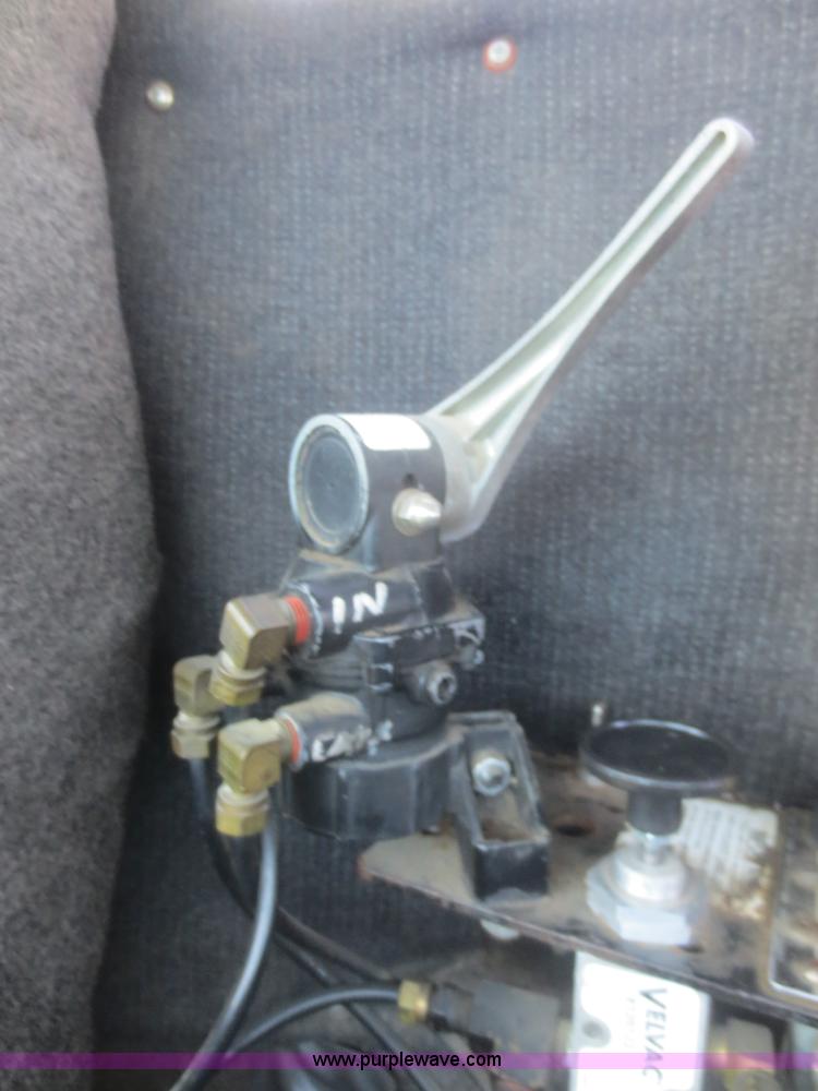 image for item F6907 1991 International F9370 winch truck