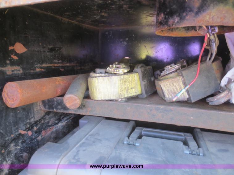 image for item F6907 1991 International F9370 winch truck