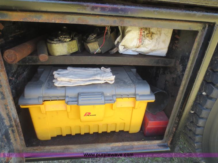 image for item F6907 1991 International F9370 winch truck