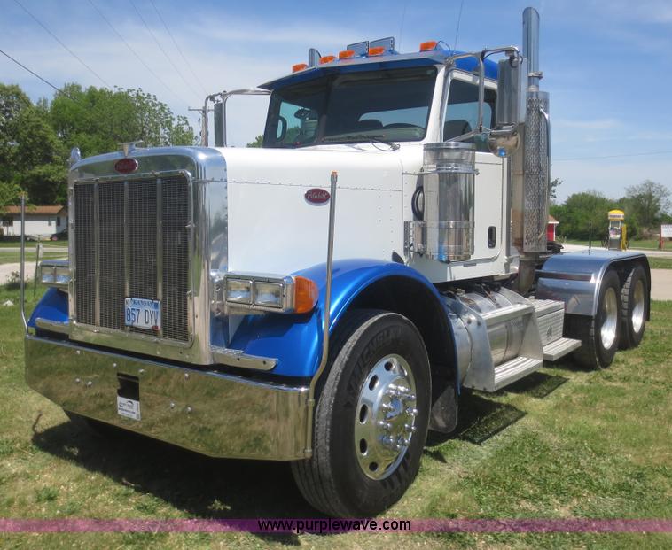 image for item F6929 2006 Peterbilt 379 semi truck