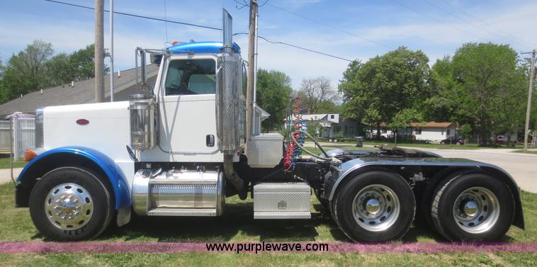 image for item F6929 2006 Peterbilt 379 semi truck