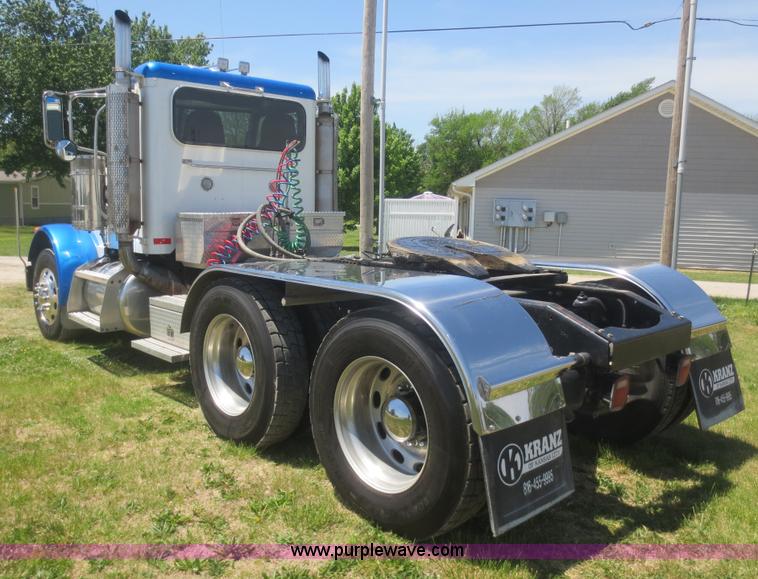 image for item F6929 2006 Peterbilt 379 semi truck