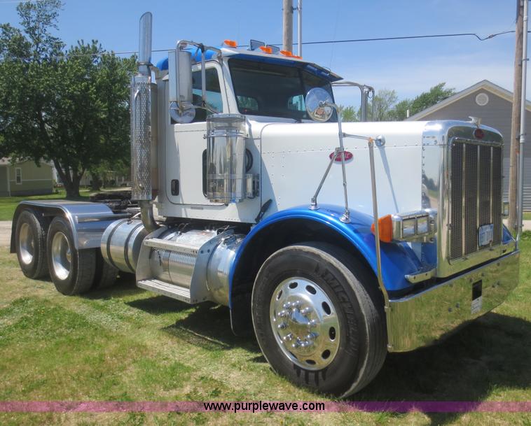 image for item F6929 2006 Peterbilt 379 semi truck