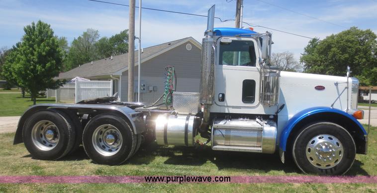 image for item F6929 2006 Peterbilt 379 semi truck