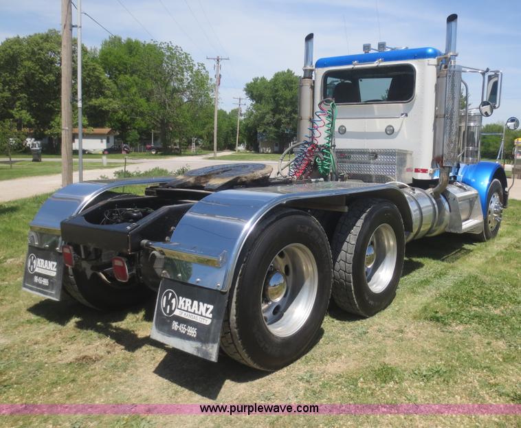 image for item F6929 2006 Peterbilt 379 semi truck
