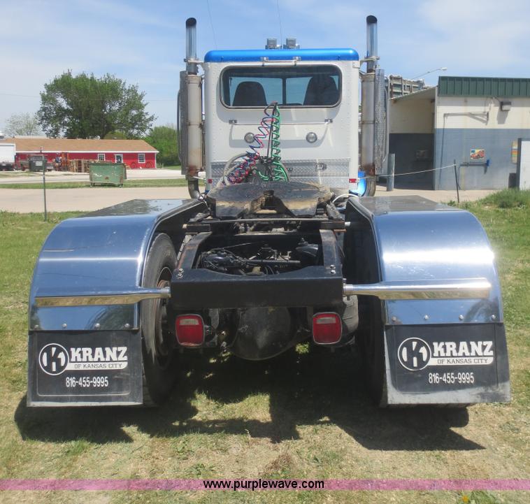 image for item F6929 2006 Peterbilt 379 semi truck