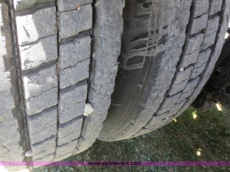 image for item F6929 2006 Peterbilt 379 semi truck