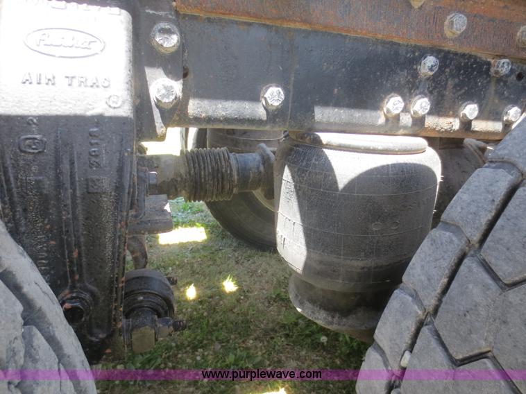 image for item F6929 2006 Peterbilt 379 semi truck