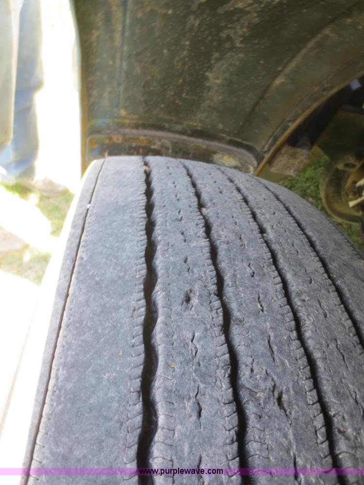 image for item F6929 2006 Peterbilt 379 semi truck