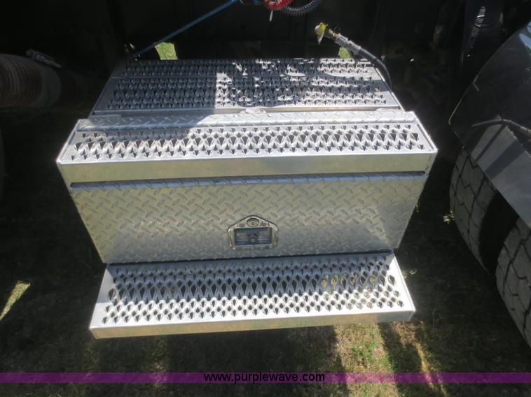 image for item F6929 2006 Peterbilt 379 semi truck