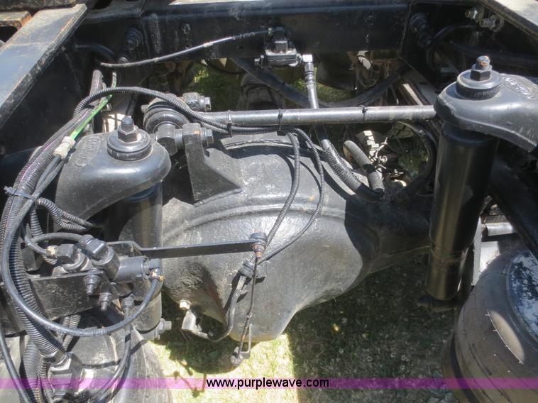 image for item F6929 2006 Peterbilt 379 semi truck