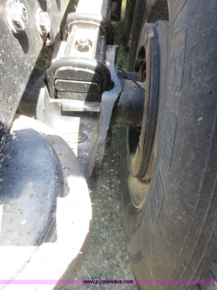 image for item F6929 2006 Peterbilt 379 semi truck