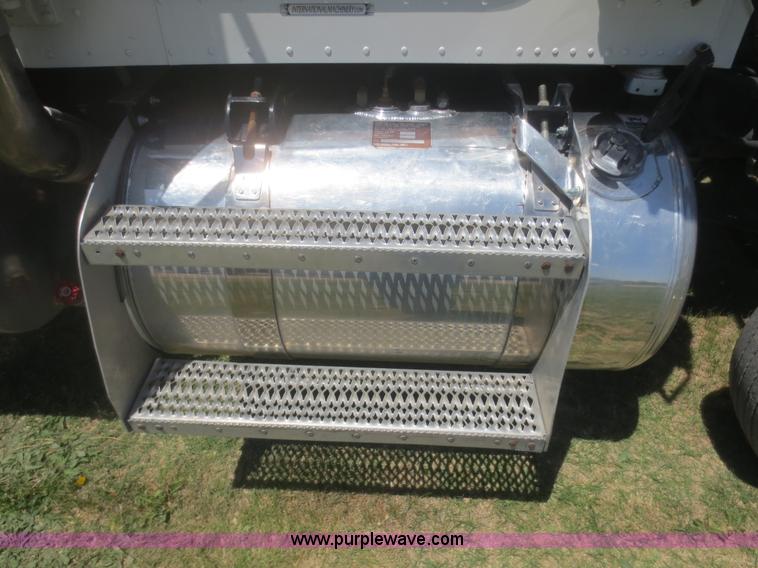 image for item F6929 2006 Peterbilt 379 semi truck