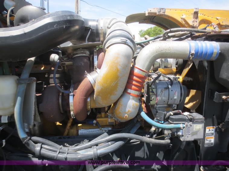 image for item F6929 2006 Peterbilt 379 semi truck