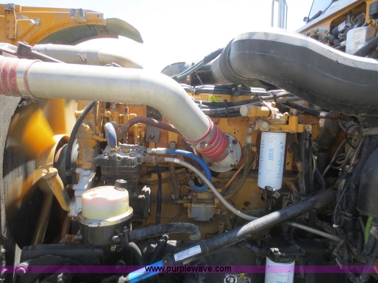 image for item F6929 2006 Peterbilt 379 semi truck