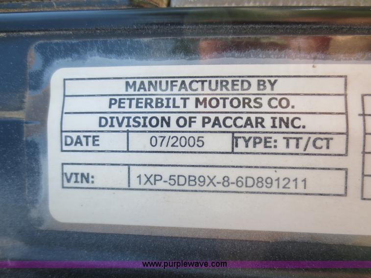 image for item F6929 2006 Peterbilt 379 semi truck