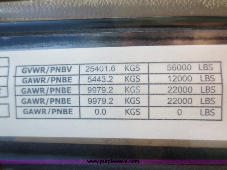 image for item F6929 2006 Peterbilt 379 semi truck