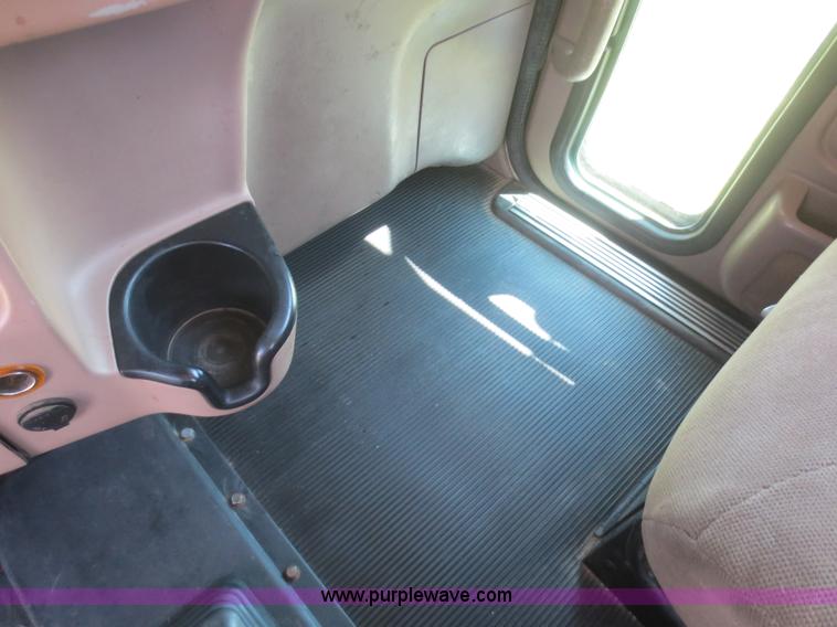 image for item F6929 2006 Peterbilt 379 semi truck