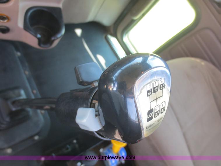 image for item F6929 2006 Peterbilt 379 semi truck