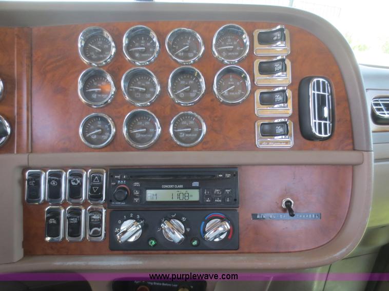 image for item F6929 2006 Peterbilt 379 semi truck