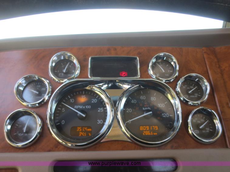 image for item F6929 2006 Peterbilt 379 semi truck