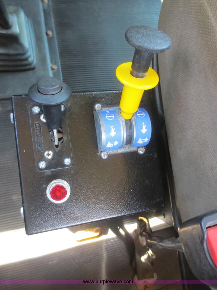 image for item F6929 2006 Peterbilt 379 semi truck