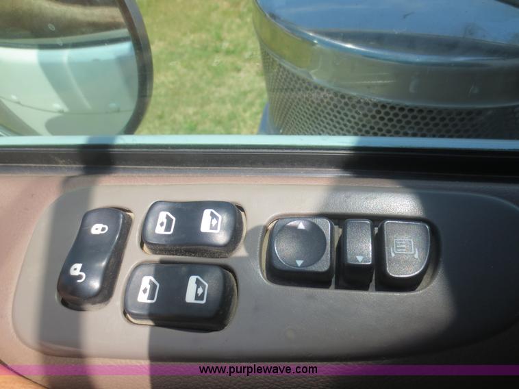 image for item F6929 2006 Peterbilt 379 semi truck