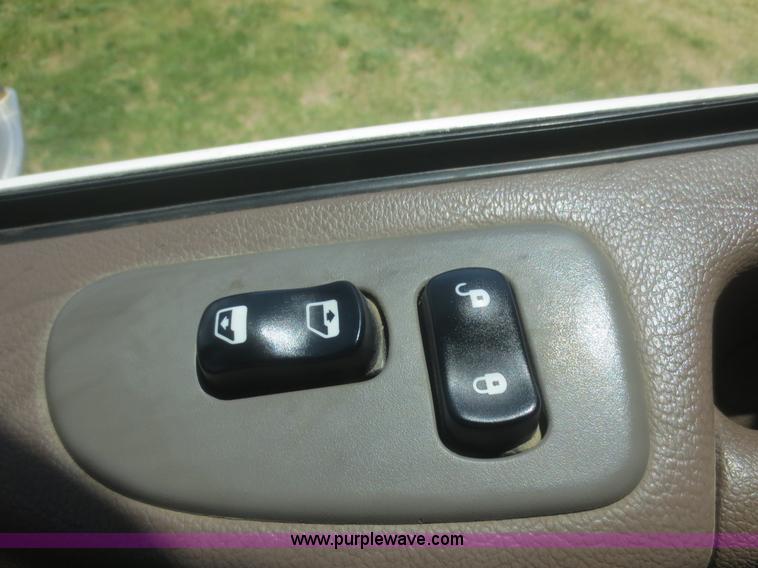 image for item F6929 2006 Peterbilt 379 semi truck