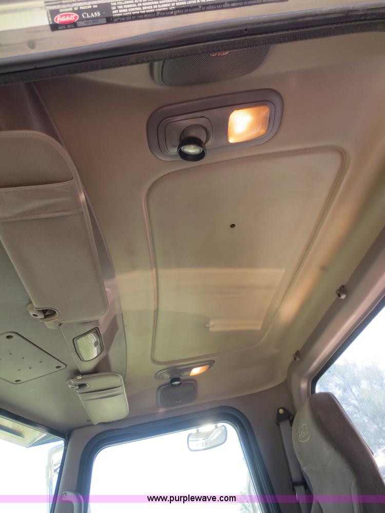 image for item F6929 2006 Peterbilt 379 semi truck
